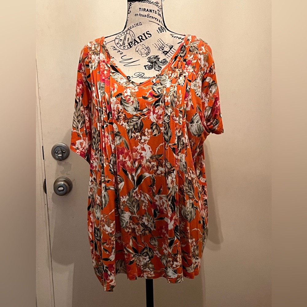 Rose and Olive orange floral top. Women’s 1X